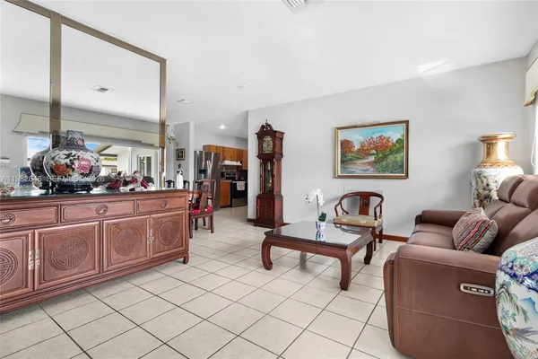 $750,000 | 4660 West 9th Avenue, Hialeah, FL 33012