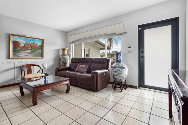 $750,000 | 4660 West 9th Avenue, Hialeah, FL 33012