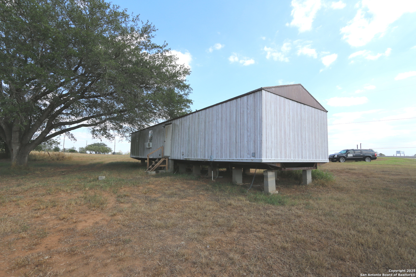 13847 Highway 87 Adkins, TX 78101 - Photo 20 of 23 a backyard of a house