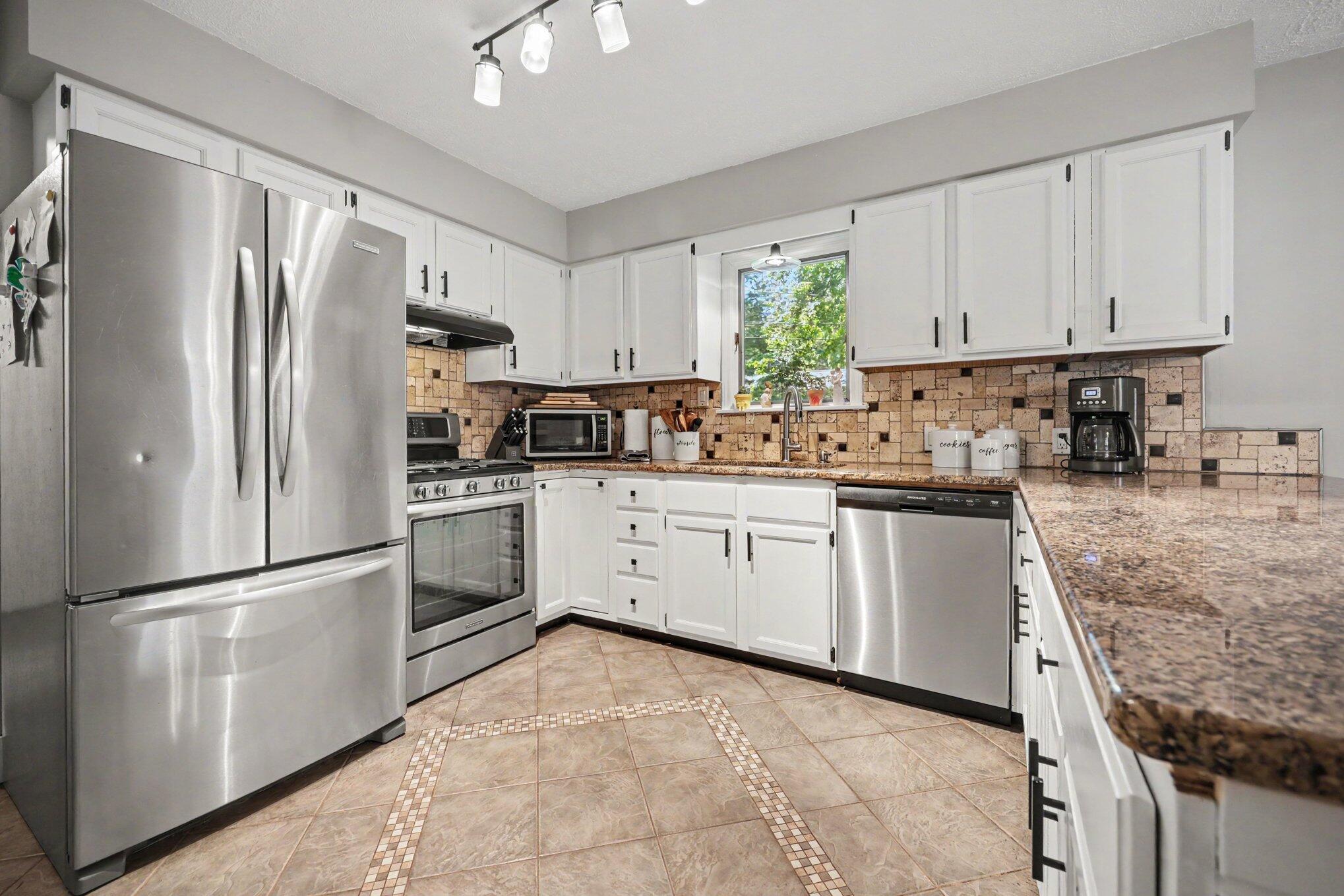630 Midway Avenue Holland, MI 49423 - Photo 10 of 30 Kitchen