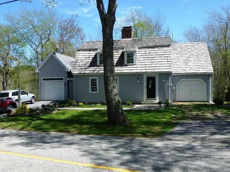 29 Broad Cove Road Cape Elizabeth, ME 04107 - Photo 1 of 17 Exterior Front.