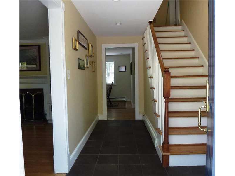 29 Broad Cove Road Cape Elizabeth, ME 04107 - Photo 3 of 17 Entry.