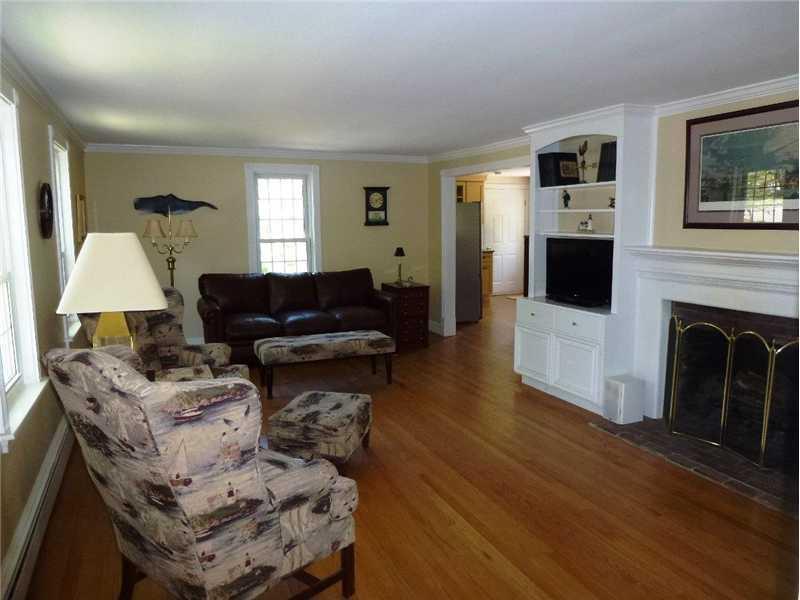29 Broad Cove Road Cape Elizabeth, ME 04107 - Photo 4 of 17 Living Room.