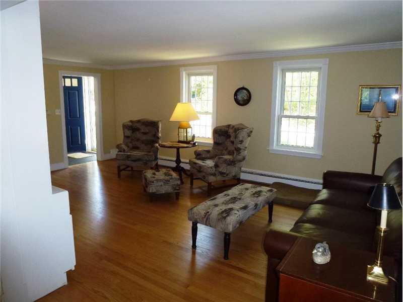 29 Broad Cove Road Cape Elizabeth, ME 04107 - Photo 5 of 17 Living Room.