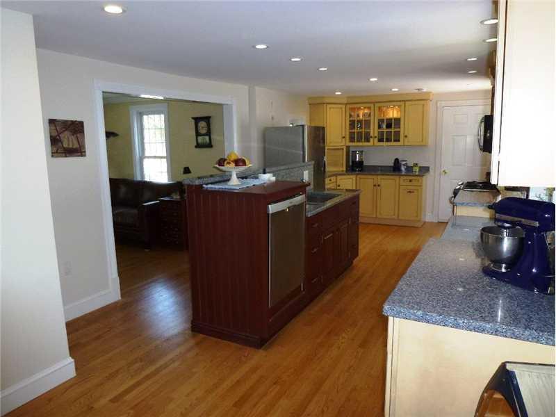 29 Broad Cove Road Cape Elizabeth, ME 04107 - Photo 7 of 17 Kitchen.
