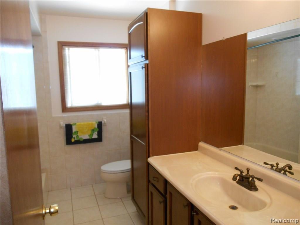 25754 Peter Kaltz Road Warren, MI 48091 - Photo 33 of 68 MAIN FLOOR BATH VIEW SHOWING ABUNDANT STORAGE CABINETS