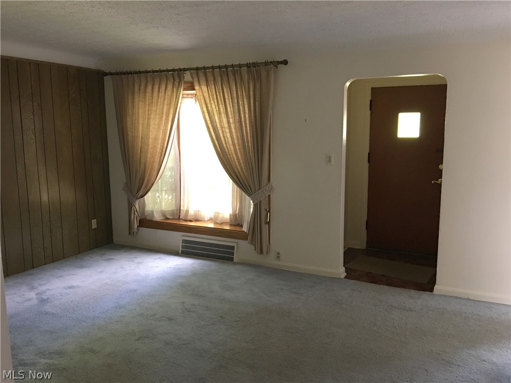 4856 Westbourne Road Cleveland, OH 44124 - Photo 3 of 27