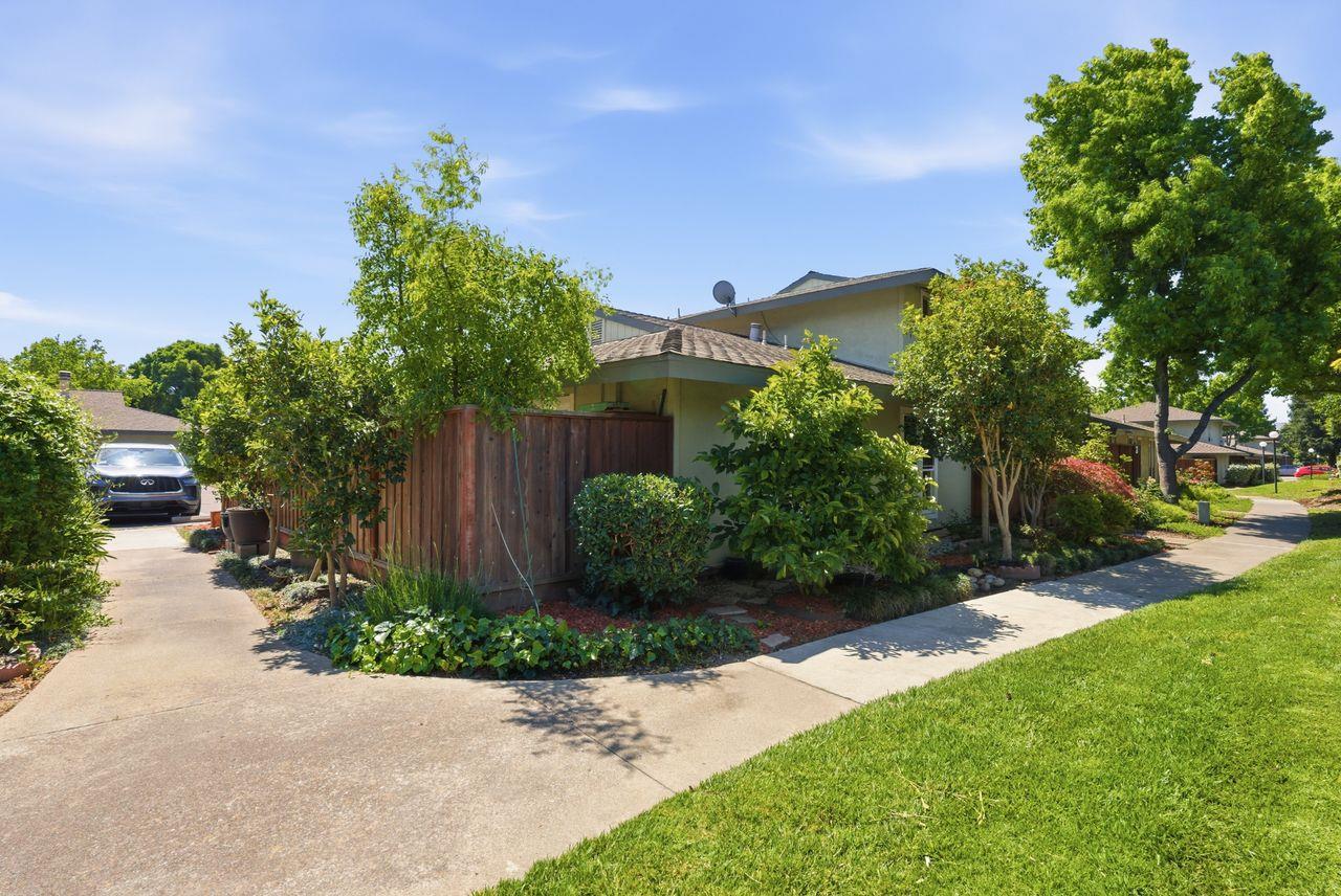 5561 Roundtree Common Fremont, CA 94538 - Photo 22 of 29 front view of a house with a yard