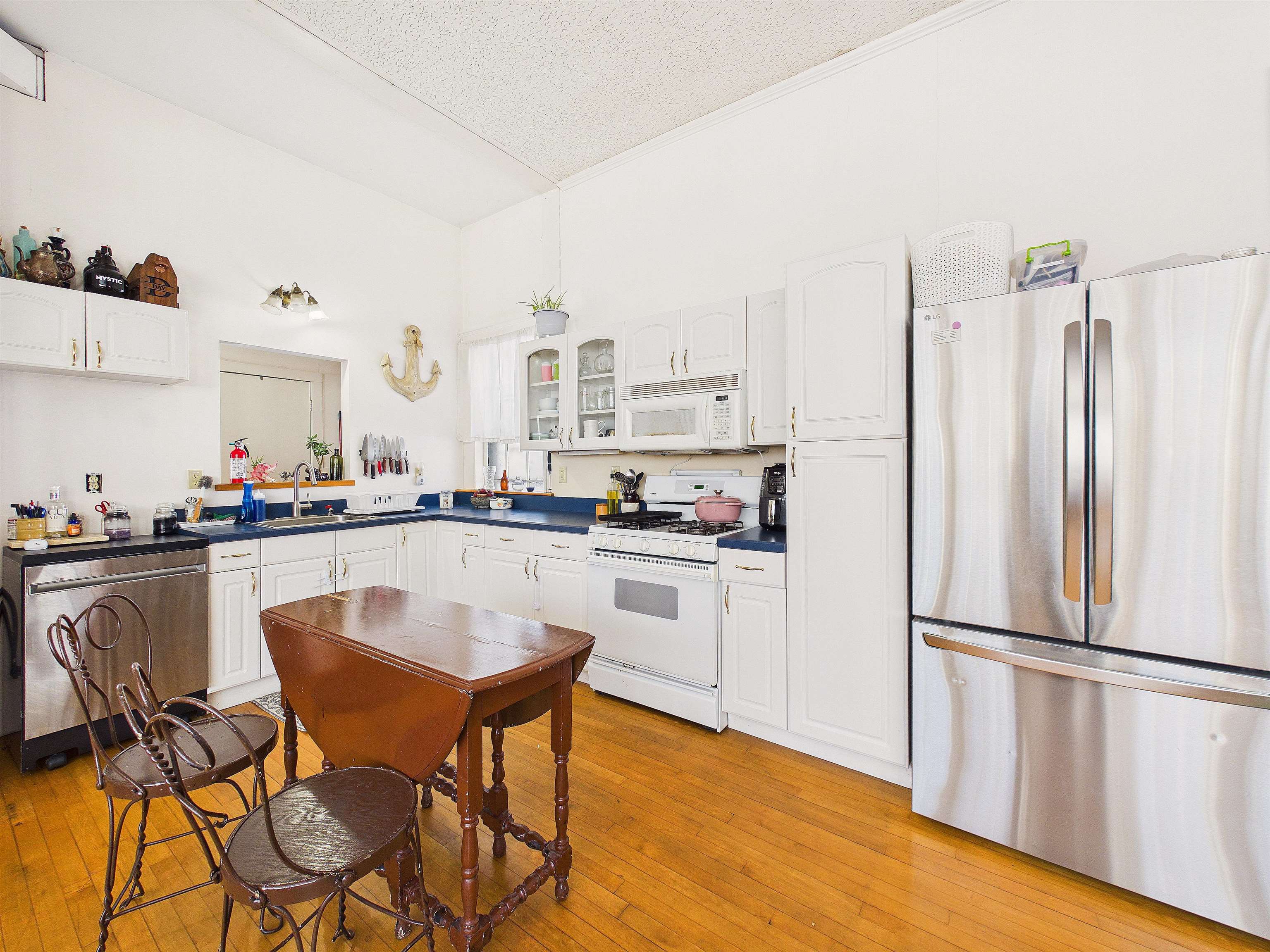 121 Howe Hill Road Pomfret, VT 05053 - Photo 3 of 32