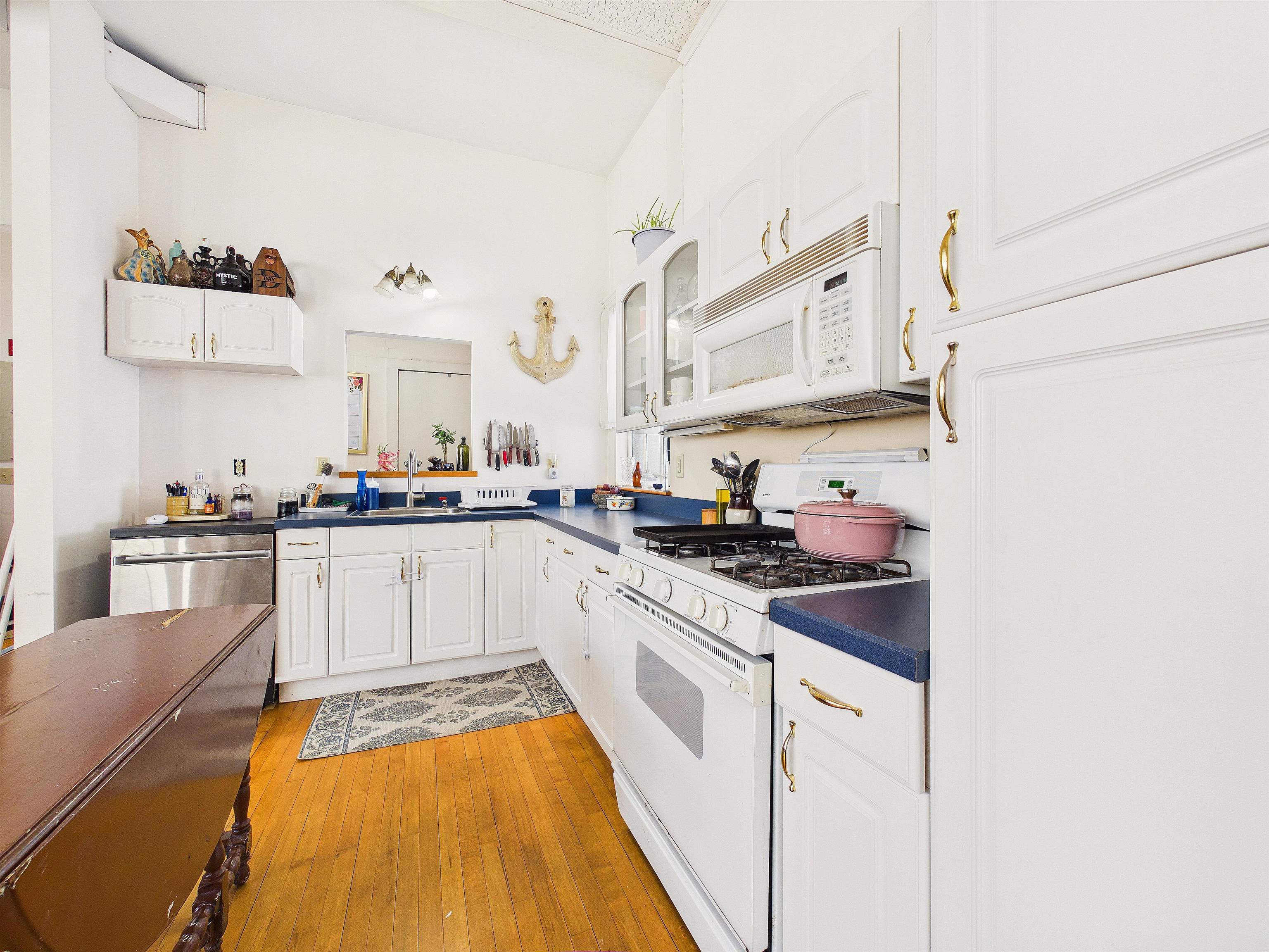 121 Howe Hill Road Pomfret, VT 05053 - Photo 6 of 32