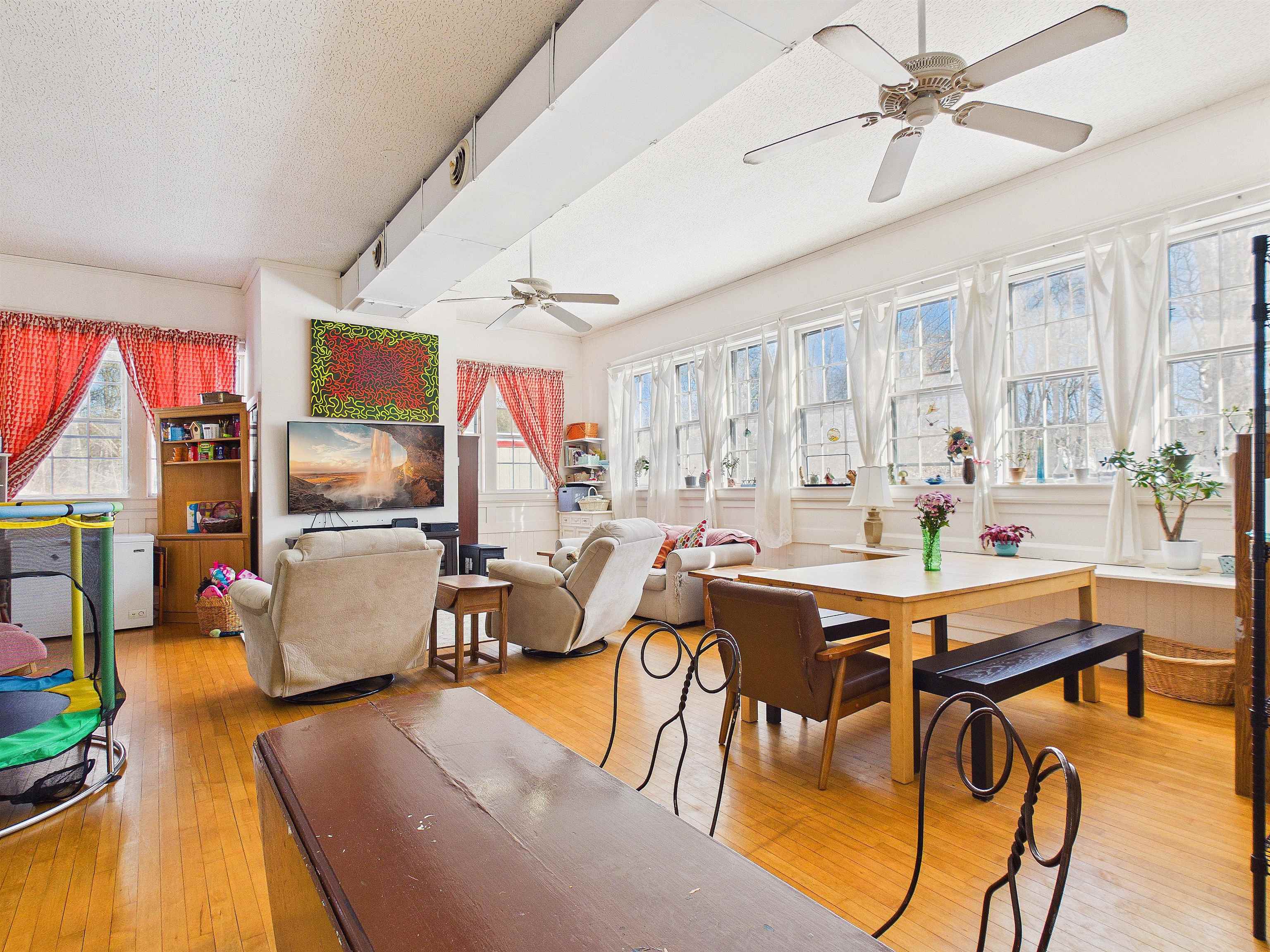 121 Howe Hill Road Pomfret, VT 05053 - Photo 7 of 32