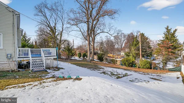 a view of a water fountain in the middle of a yard