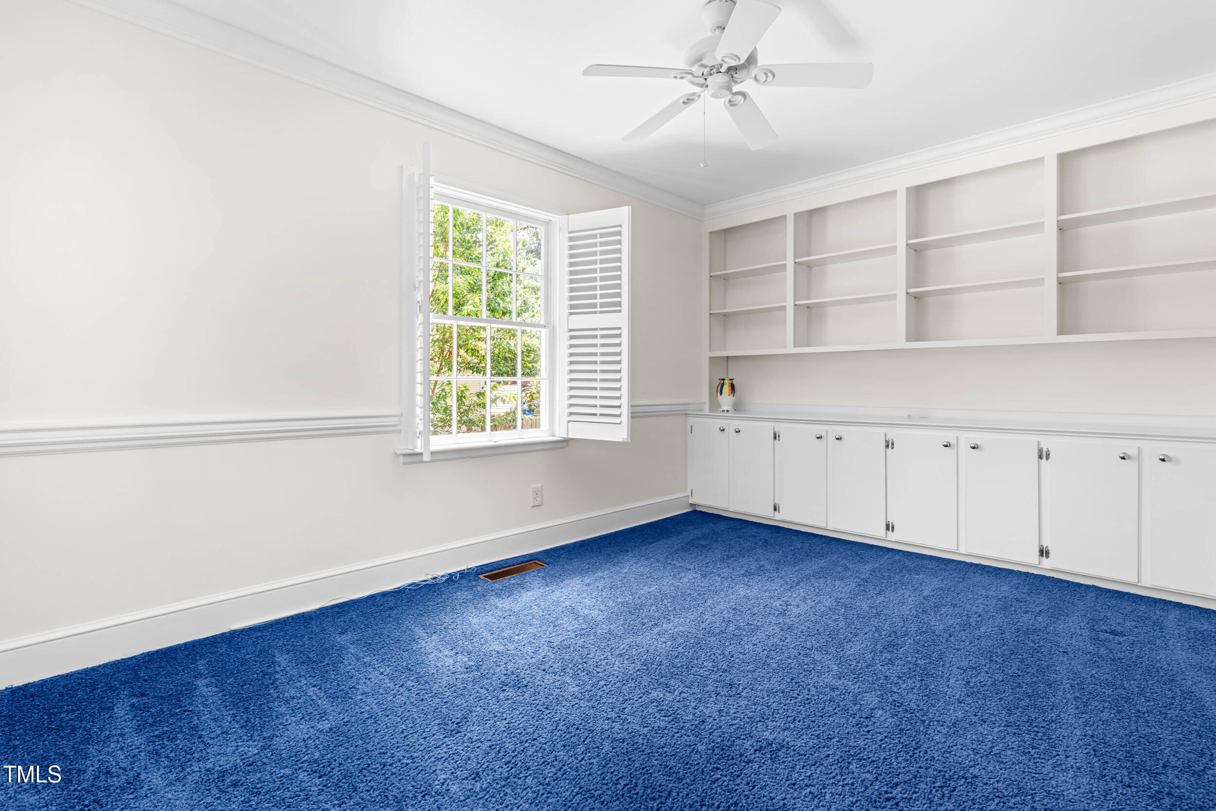 2143 Ridge Road Raleigh, NC 27607 - Photo 23 of 40 an empty room with cabinet and windows