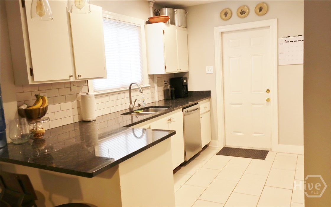 2102 East 37th Street Savannah, GA 31404 - Photo 9 of 16