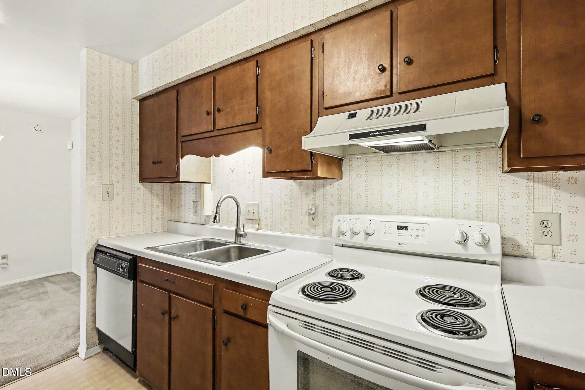 1014 Sandlin Place, Unit G Raleigh, NC 27606 - Photo 7 of 19 Kitchen