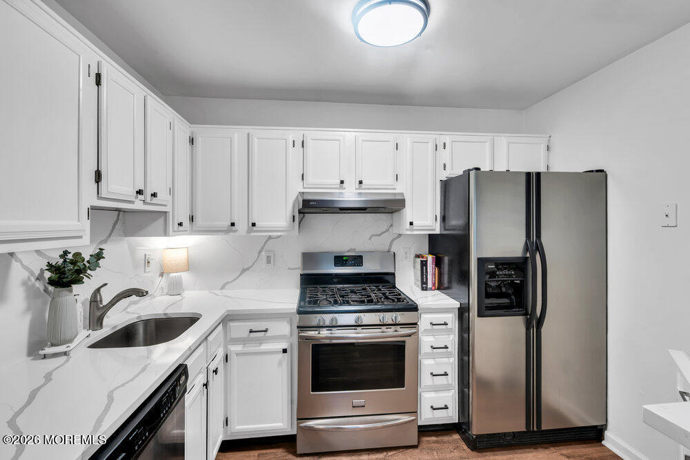 156 Pinetree Court Howell, NJ 07731 - Photo 9 of 29 009_dsc00002_766