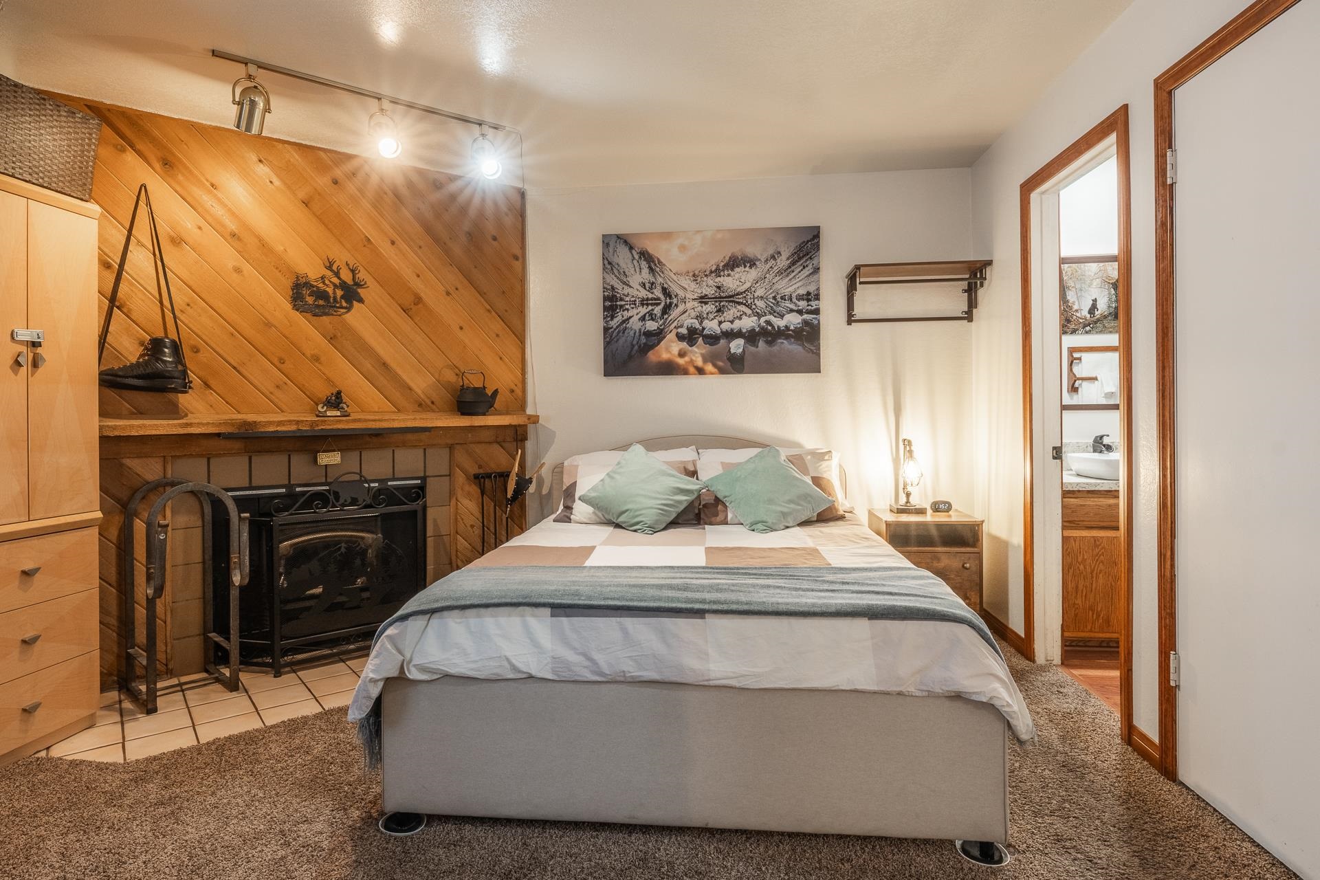 2289 Sierra Nevada Road, Unit G3 Mammoth Lakes, CA 93546 - Photo 17 of 32 Gallery Image 17