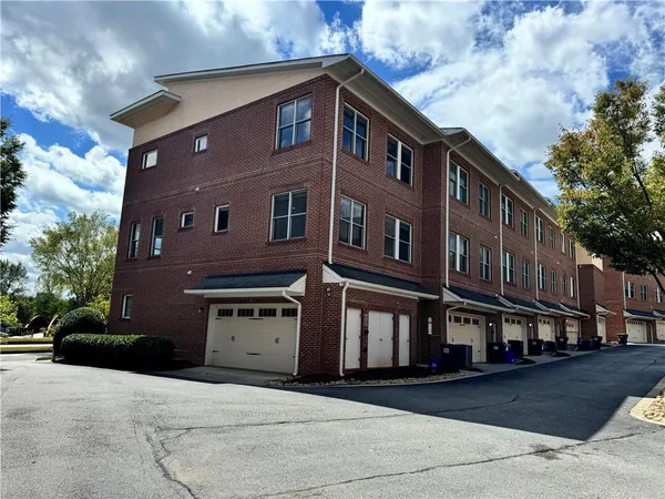 $3,400 | 745 Fountainhead Lane Northeast, Unit 123, Atlanta, GA 30324