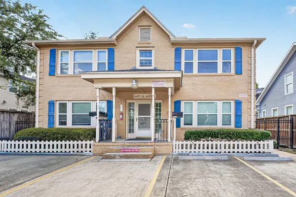 $1,350 | 609 Cortlandt Street, Unit 3, Houston, TX 77007