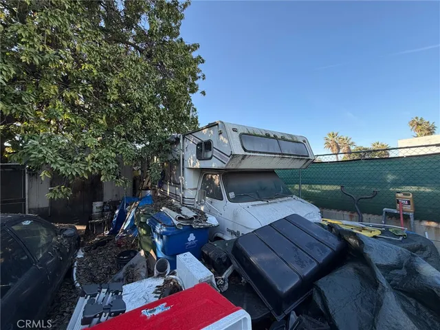 a street sign that is on a wall