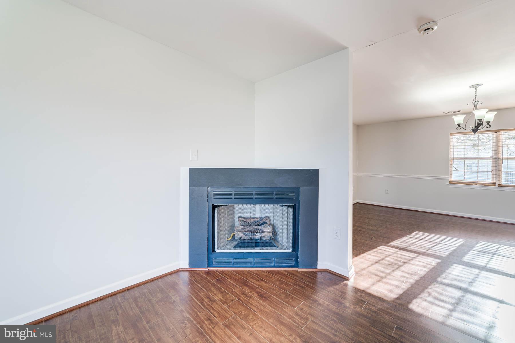 10108 Allentown Road Fort Washington, MD 20744 - Photo 6 of 28 Living Room
