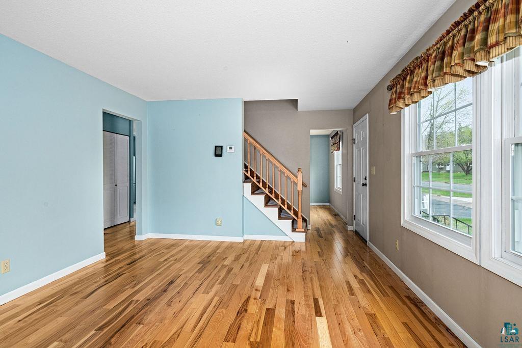 33 Nelson Drive Silver Bay, MN 55614 - Photo 15 of 40 Living Room