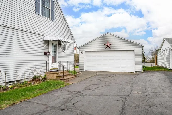 $288,000 | 33 Nelson Drive, Silver Bay, MN 55614