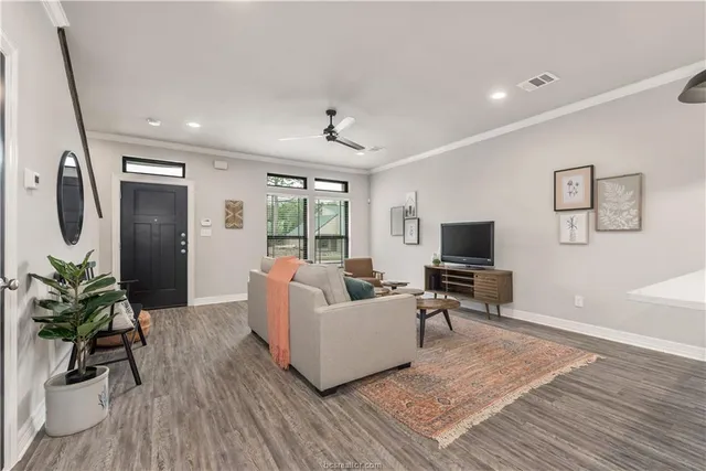 $4,200 | 713 Turner Street, Unit B, College Station, TX 77840