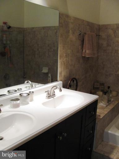 13706 Modrad Way, Unit 43 Silver Spring, MD 20904 - Photo 17 of 25 Master Bedroom #2