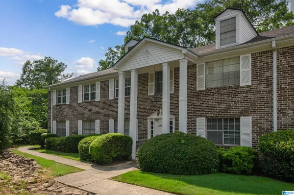 $238,999 | 2100 Montreat Lane, Unit 2100B, Vestavia Hills, AL 35216