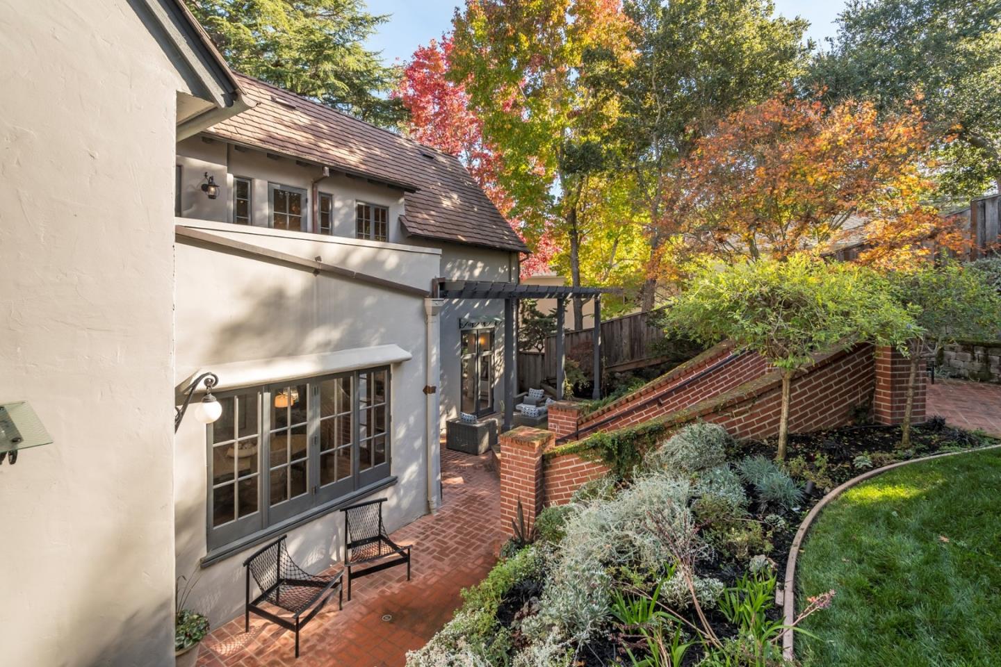 951 Baileyana Road Hillsborough, CA 94010 - Photo 33 of 35