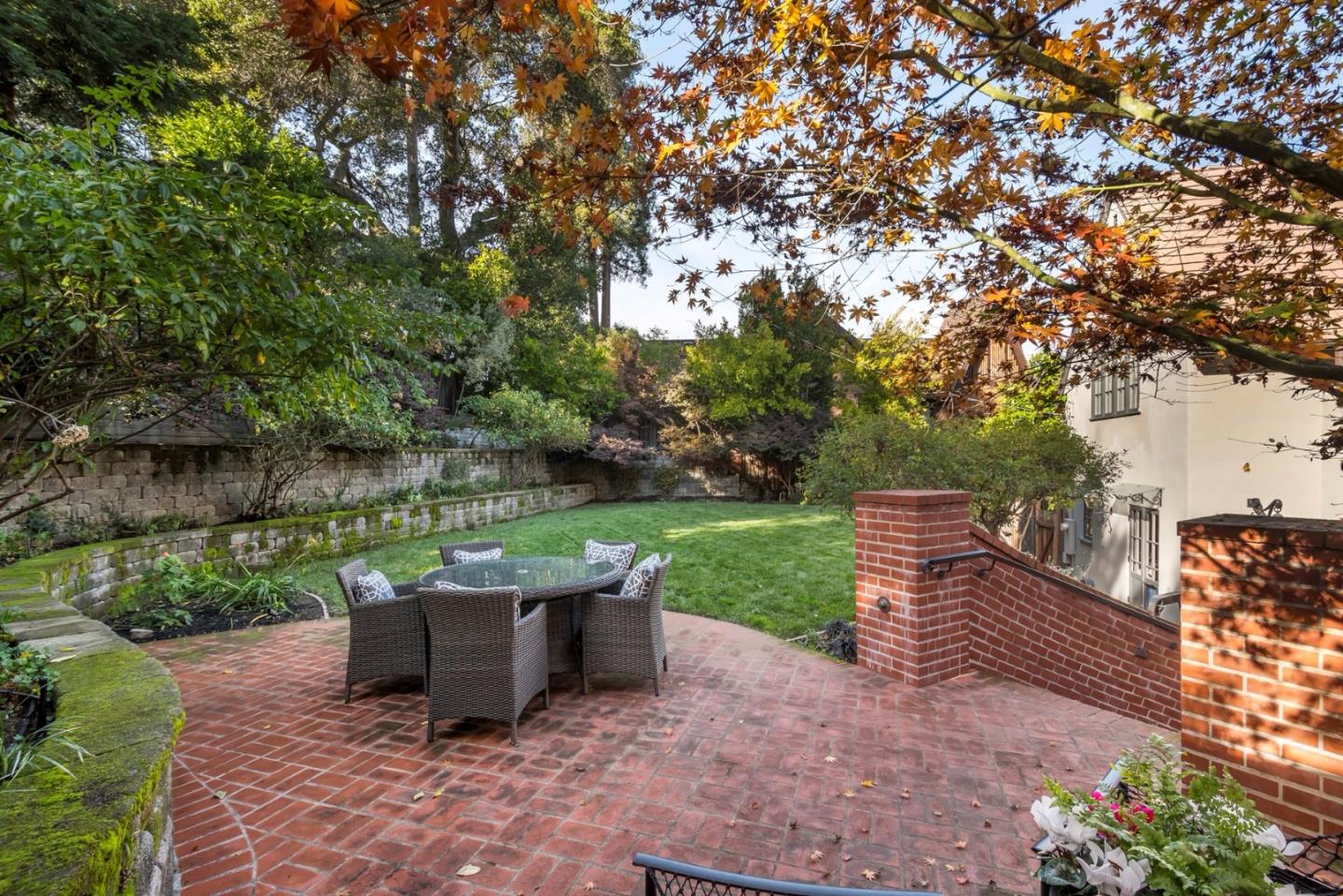 951 Baileyana Road Hillsborough, CA 94010 - Photo 34 of 35