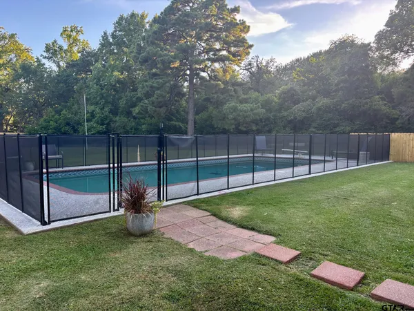 $595,000 | 10401 County Road 137, Flint, TX 75762