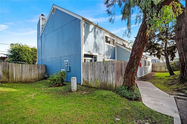 $849,950 | 1025 Sea Breeze Drive, Unit 11, Costa Mesa, CA 92627