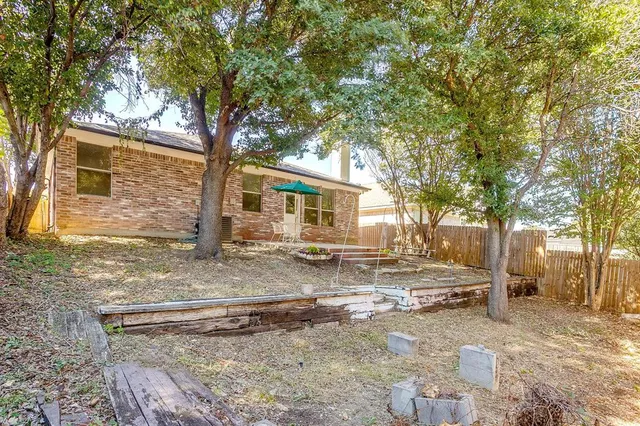 a view of a yard with a tree in the house