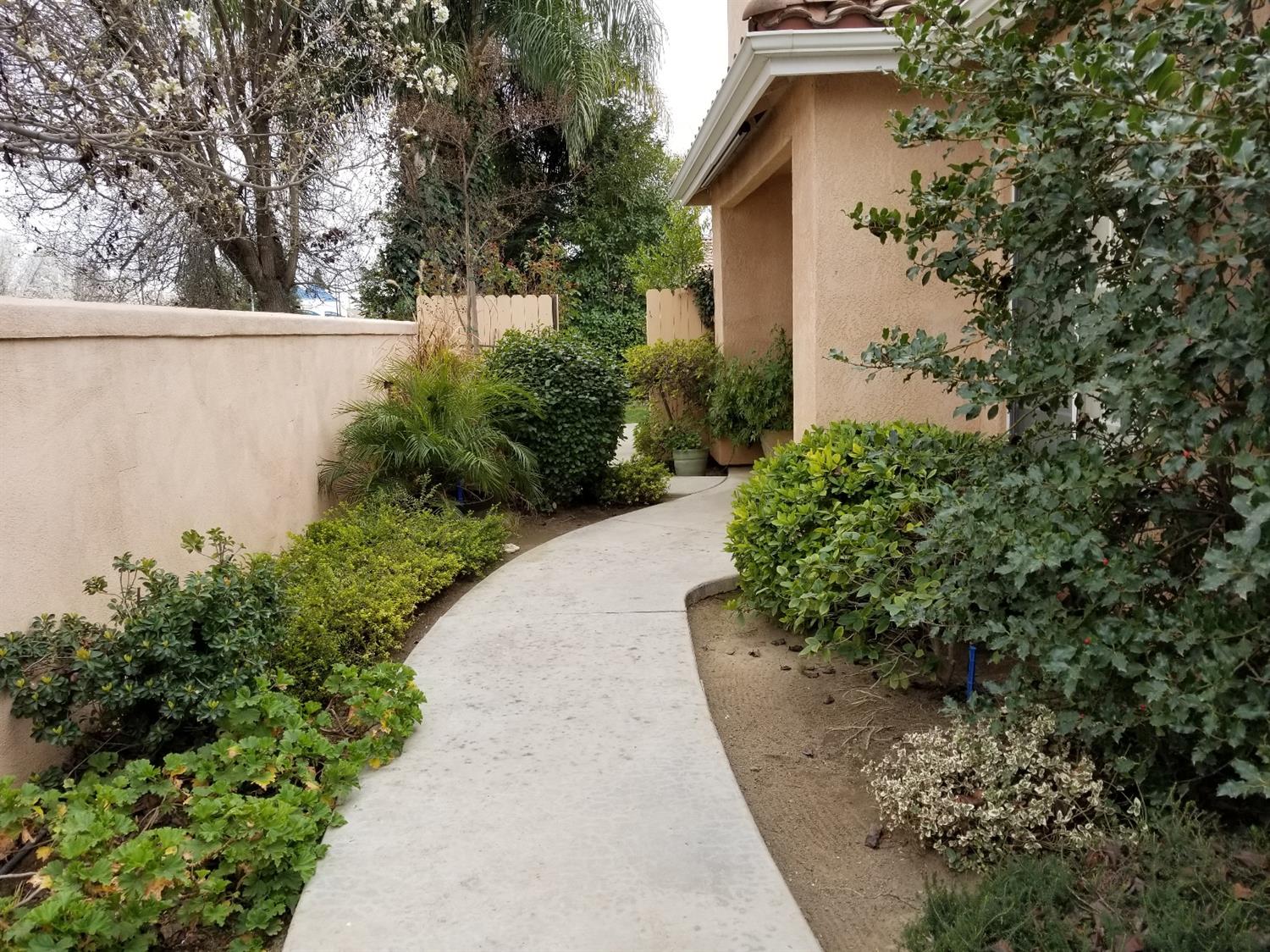 105 Twins Court Reedley, CA 93654 - Photo 8 of 36 Gallery Image 8