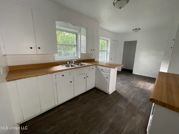 $97,000 | 1922 Shamrock Drive, Jackson, MS 39204