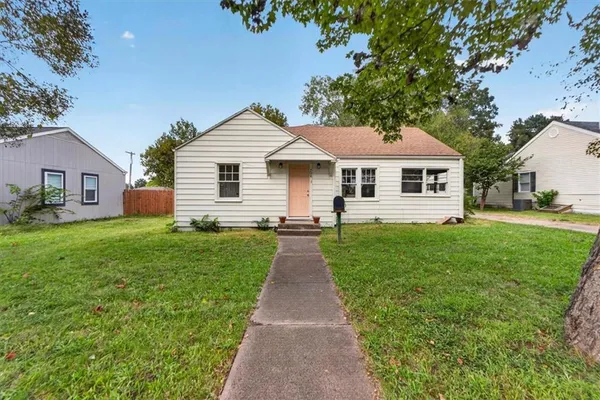 $250,000 | 708 West South Street, Harrisonville, MO 64701