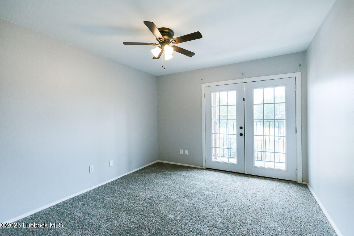 4314 52nd Street, Unit A Lubbock, TX 79413 - Photo 18 of 54 a view of an empty room with a window