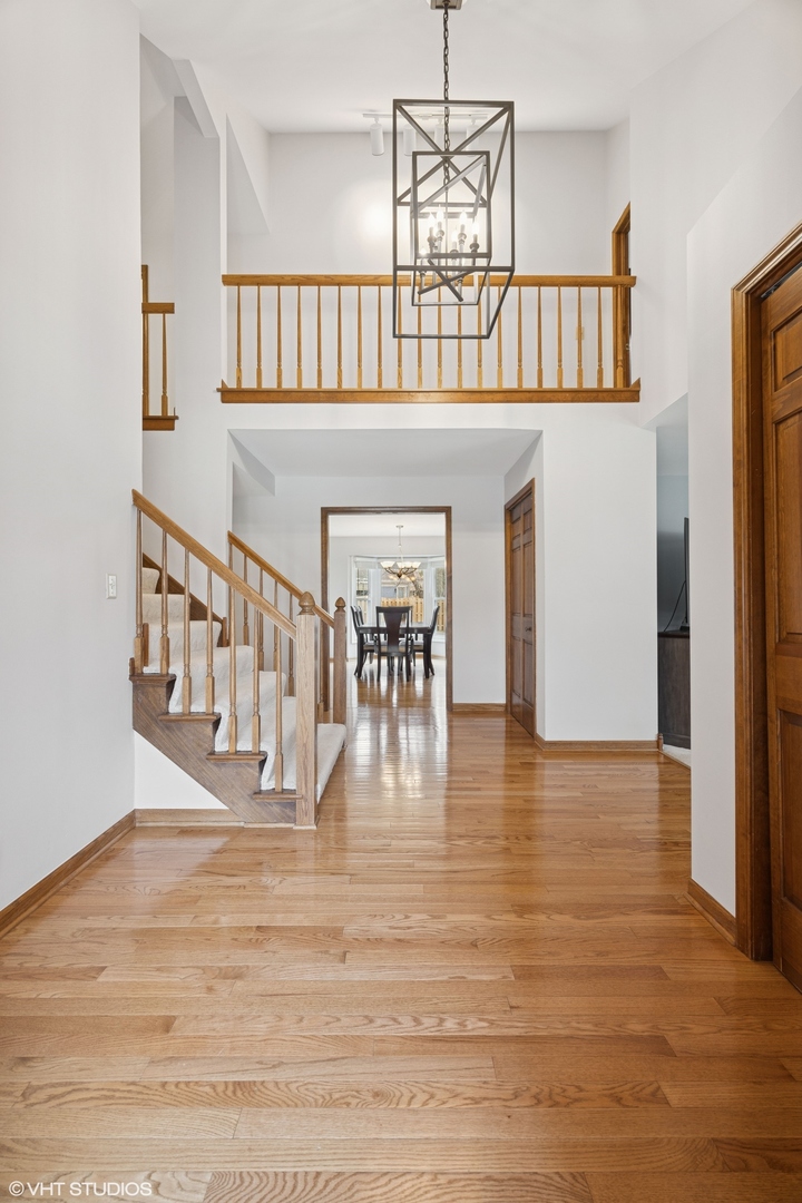 1679 Brittany Lane Hoffman Estates, IL 60192 - Photo 2 of 25