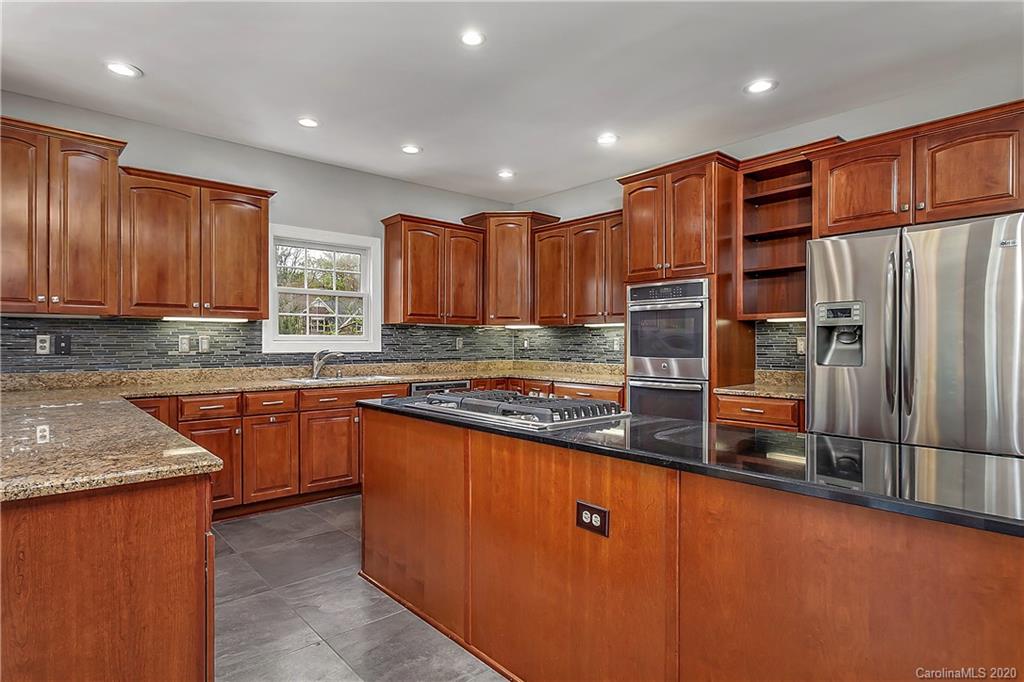7085 Harbor Court Tega Cay, SC 29708 - Photo 8 of 27 Gallery Image 8