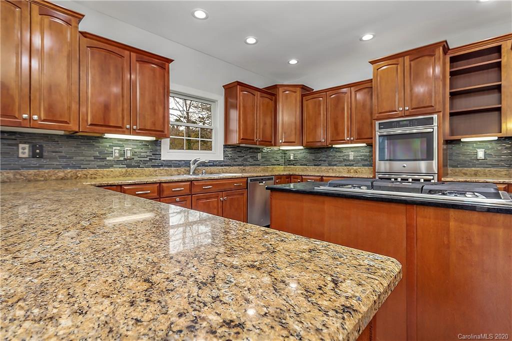 7085 Harbor Court Tega Cay, SC 29708 - Photo 10 of 27 Gallery Image 10