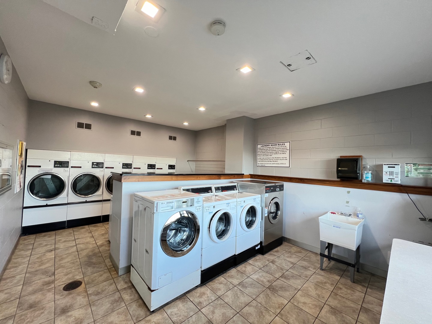 6325 North Sheridan Road, Unit 2007 Chicago, IL 60660 - Photo 16 of 17