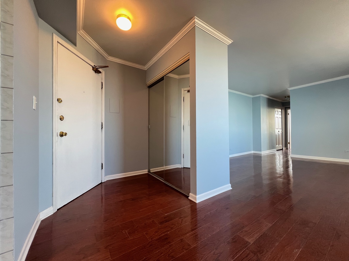 6325 North Sheridan Road, Unit 2007 Chicago, IL 60660 - Photo 4 of 17