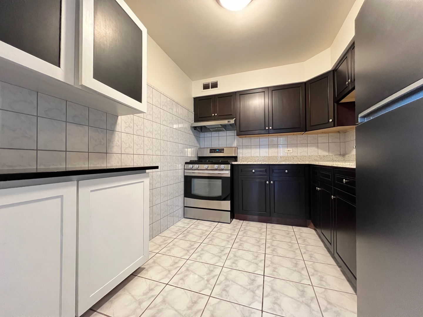 6325 North Sheridan Road, Unit 2007 Chicago, IL 60660 - Photo 9 of 17