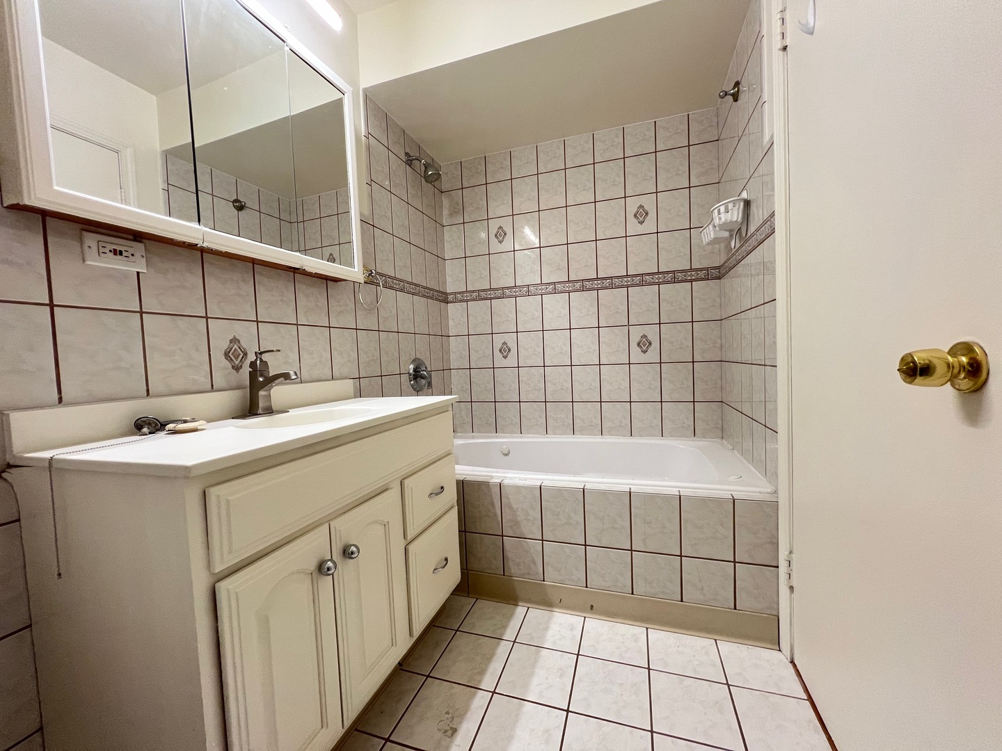 6325 North Sheridan Road, Unit 2007 Chicago, IL 60660 - Photo 10 of 17