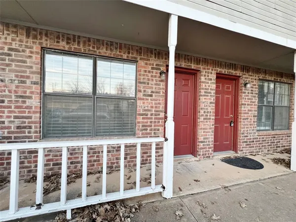 $1,595 | 929 West Hickory Street, Unit A14, Denton, TX 76201