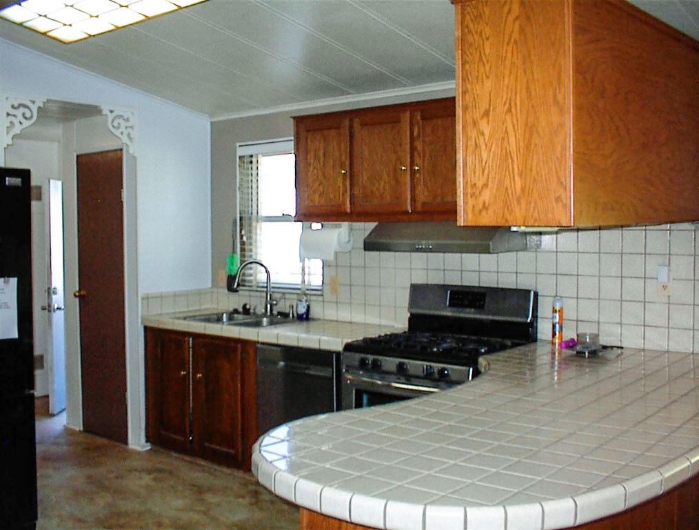 37314 Mistletoe Road Squaw Valley, CA 93675 - Photo 13 of 27 a kitchen with a sink and cabinets