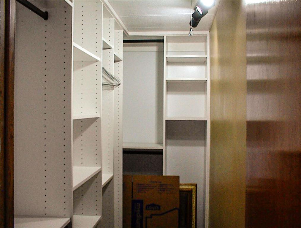 37314 Mistletoe Road Squaw Valley, CA 93675 - Photo 18 of 27 a view of walk in closet