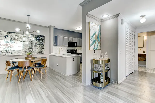 $1,895 | 2111 Welch Street, Unit A125, Houston, TX 77019